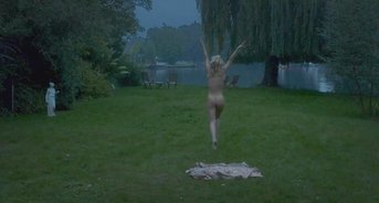 Ванесса Кирби