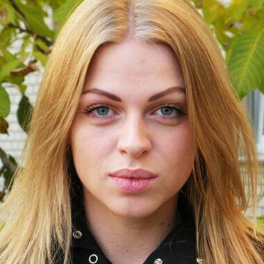 Яна Глущенко