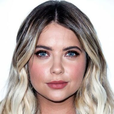 Эшли Бенсон