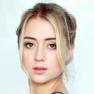 Лиззи Бродвей